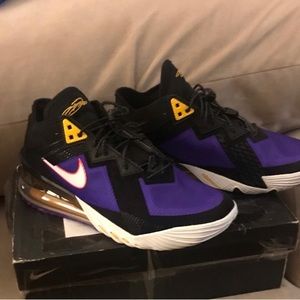 EUC Nike Lebron 18 Low